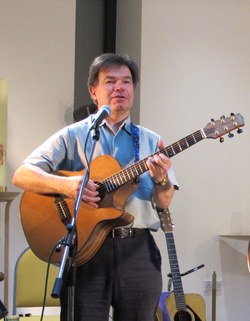 Steve Poole performing in 2014